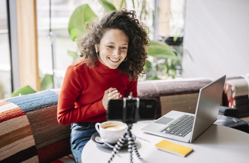 How Influencers Can Turn Unpredictable Income into Financial Stability: Lessons from the Creative Hustle